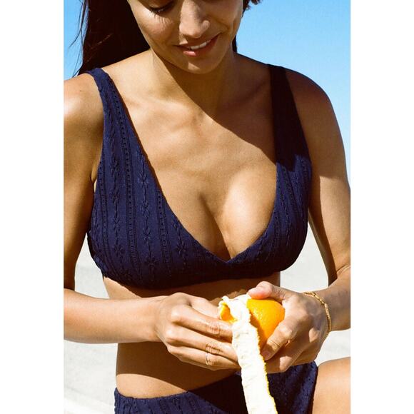 Andie The Belmar Bikini Top In Navy Eyelet XS NWT - Picture 1 of 5